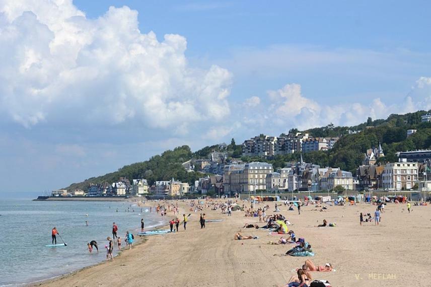 La Reine Des Plages Cls Deauville Трувиль-сюр-Мер Экстерьер фото
